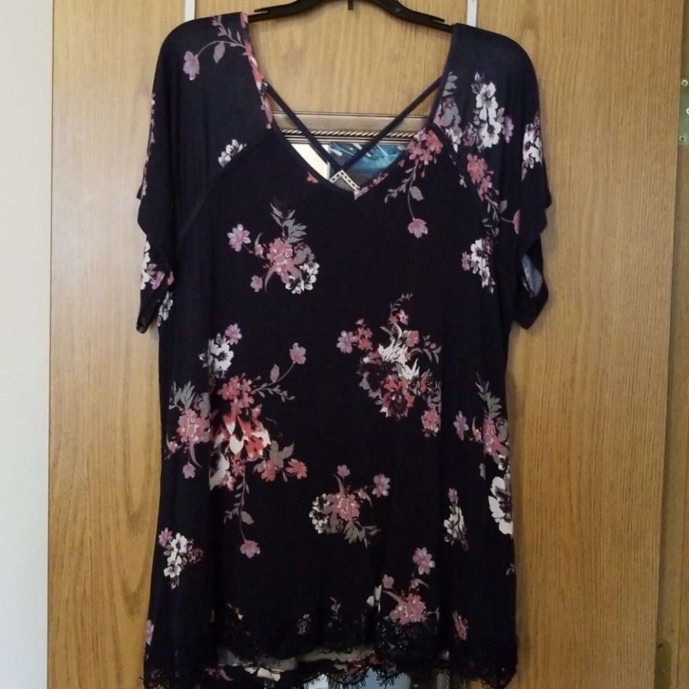 Maurices floral strappy back lace hem tee. 2X